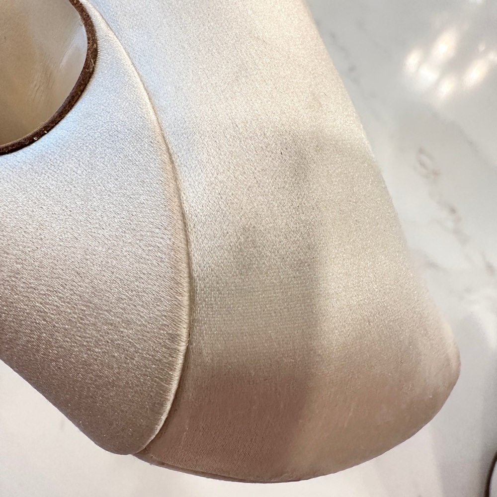 Kate Spade Satin Ivory Heels with Rose Embellishments (Size 8.5) - Picture 9 of 13